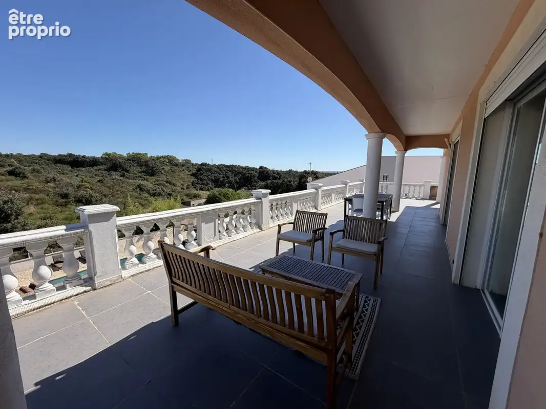 Saint-Gilles, villa dans un ensemble immobilier, T5 de plain pied lumineux avec jardin et terrasse - photo 15