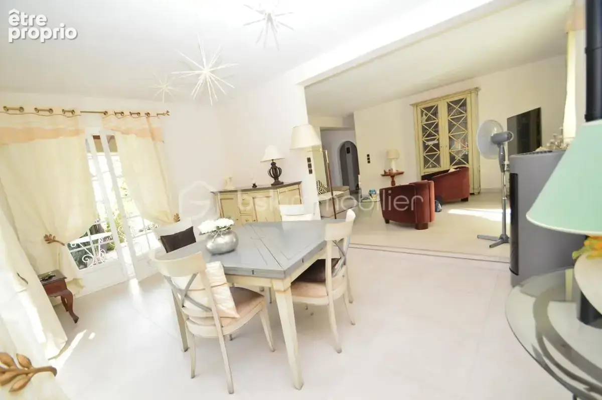 Belle villa familiale avec piscine, 151 m² et carport - photo 5