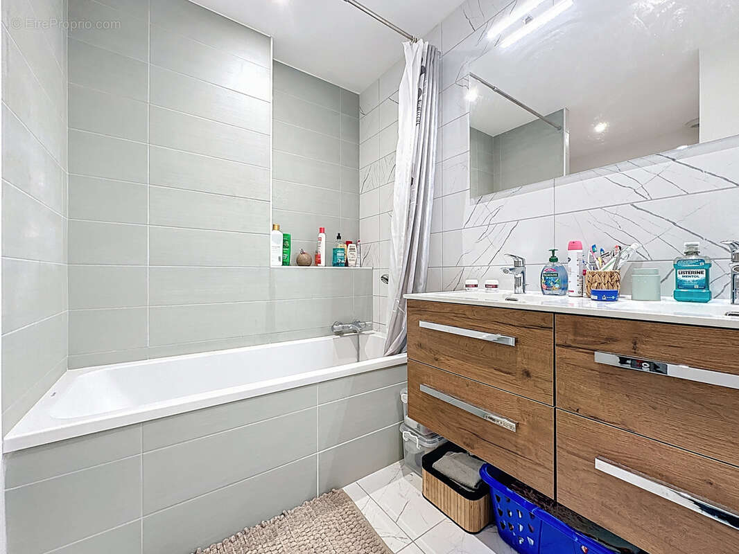 Appartement à SALLENOVES