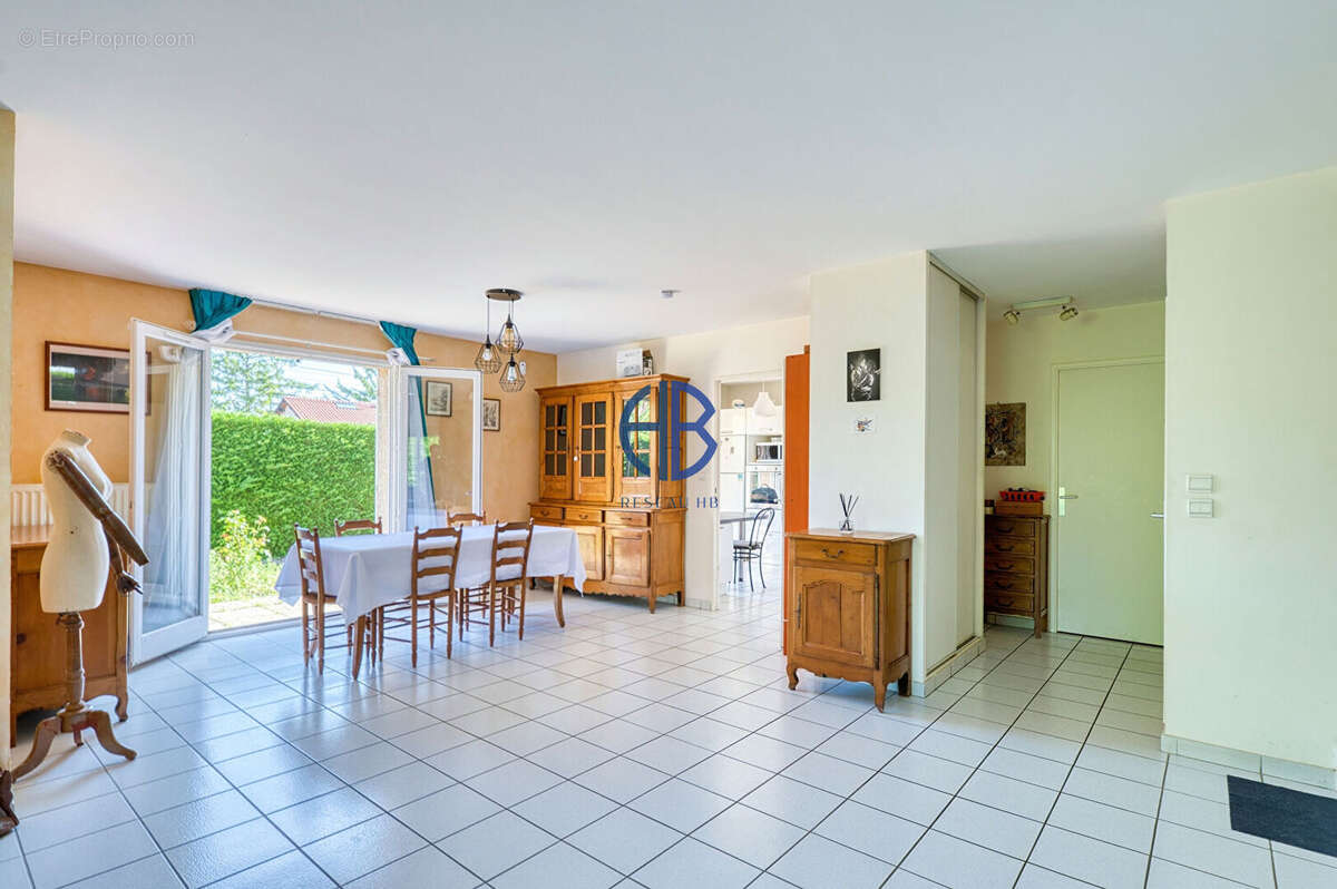 Maison à SAINT-BONNET-DE-MURE