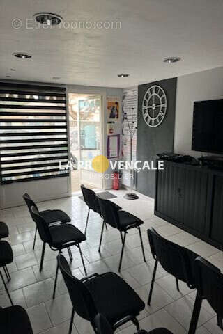 Commerce 27 m² à Trets  - photo 4
