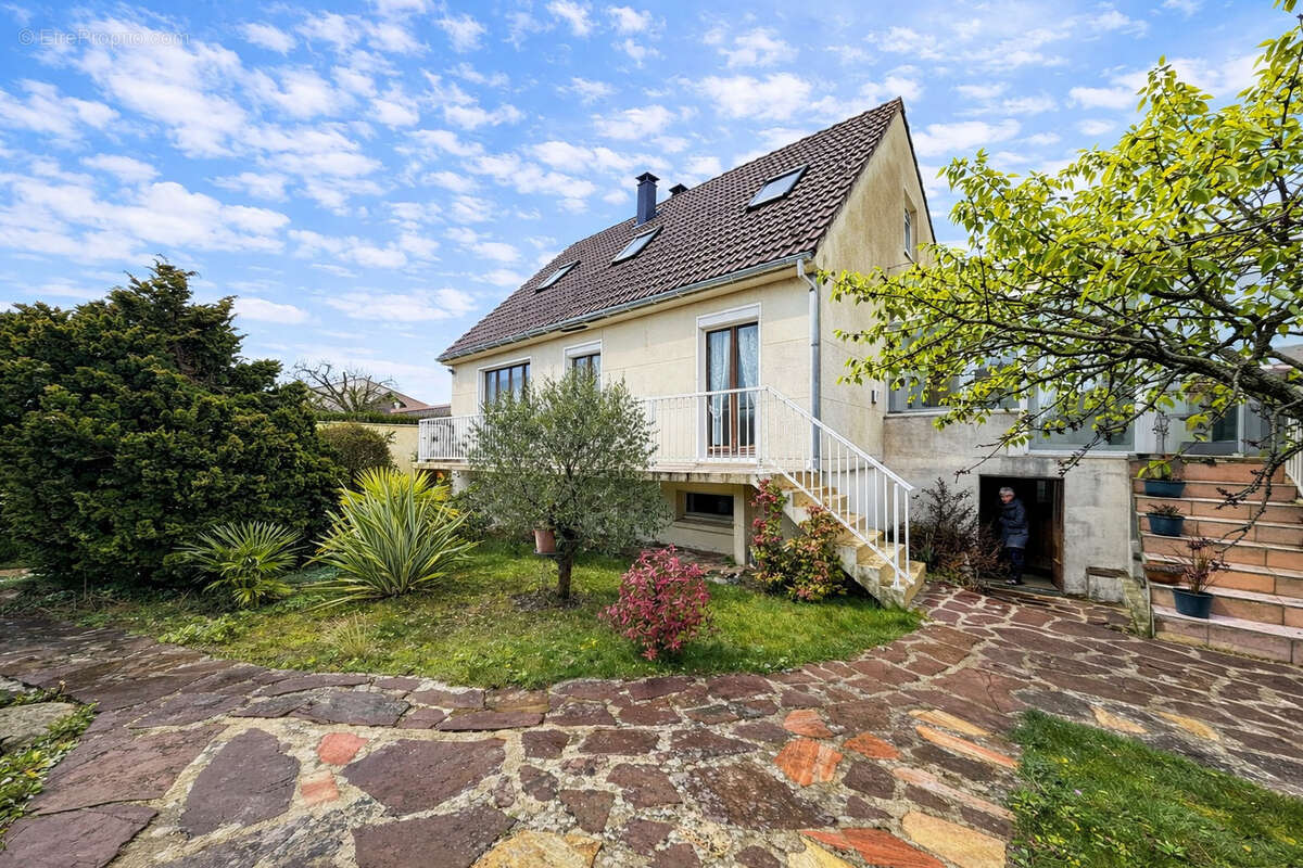 Maison à SAINT-LEU-D'ESSERENT