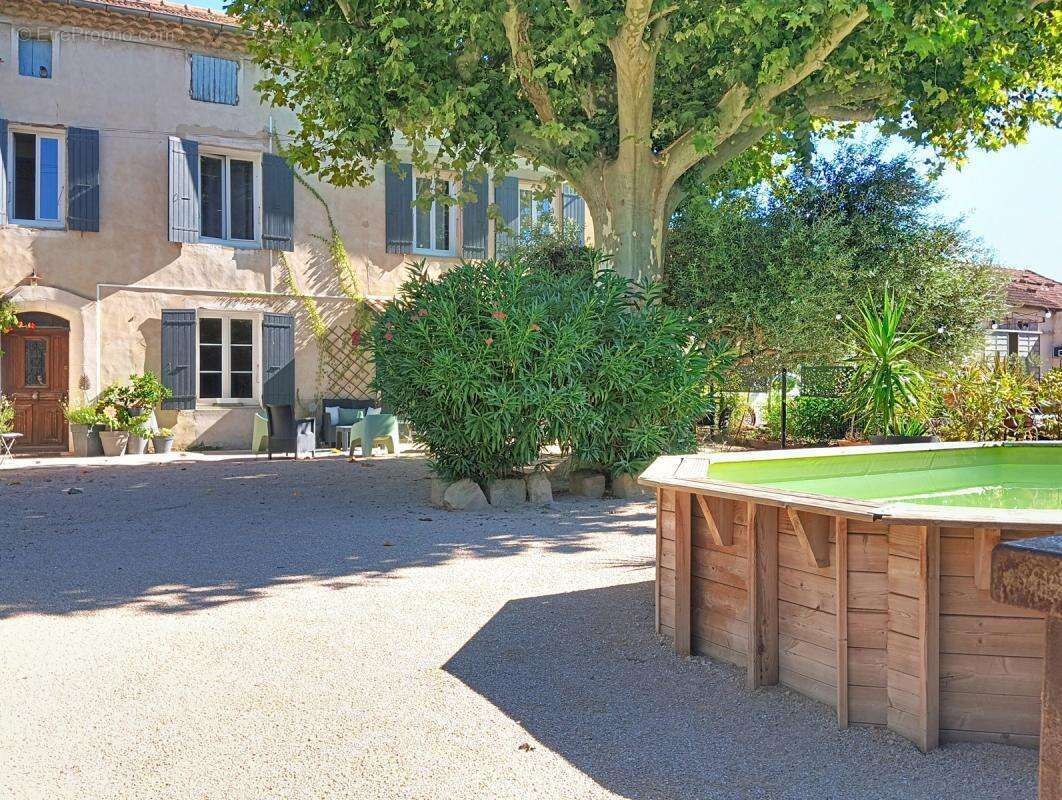 Exclusivite jonquieres partie de mas 197 m² 5 chambres - photo 2