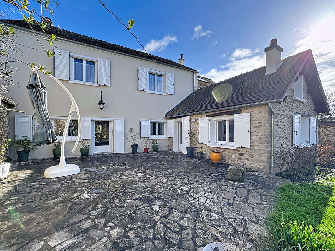 Maison à VAUX-LE-PENIL