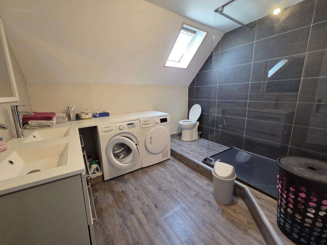 Superbe maison renovee offrant 132m² sur 495m² ac piscine !! - photo 19