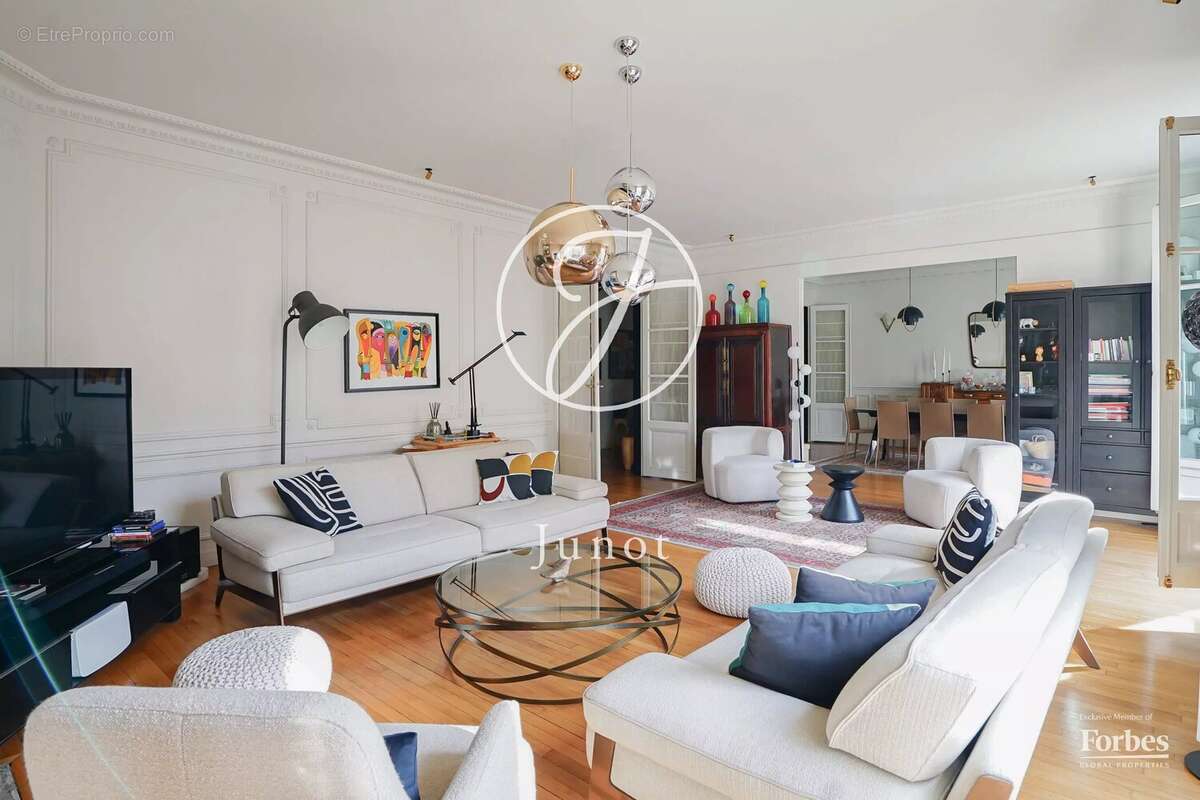 Appartement à PARIS-7E