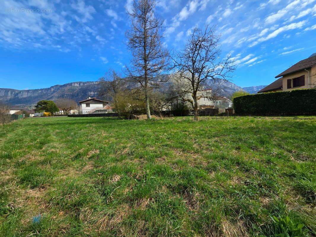 Terrain à SAINT-LAURENT-DU-PONT
