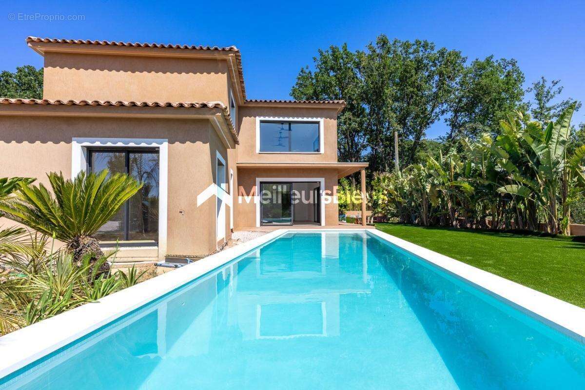 Maison à ROQUEBRUNE-SUR-ARGENS