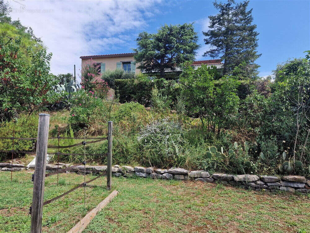 Maison avec piscine dans un environnement privilégié - photo 9
