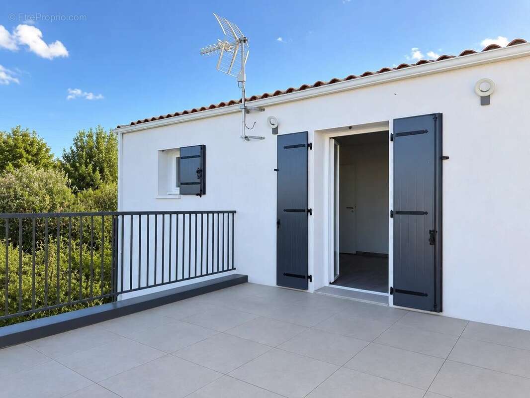 Maison moderne avec terrasse et garage traversant aux portes de La Rochelle - photo 13