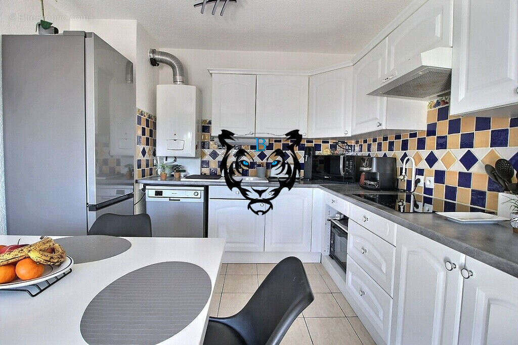 Appartement à ROQUEBRUNE-SUR-ARGENS