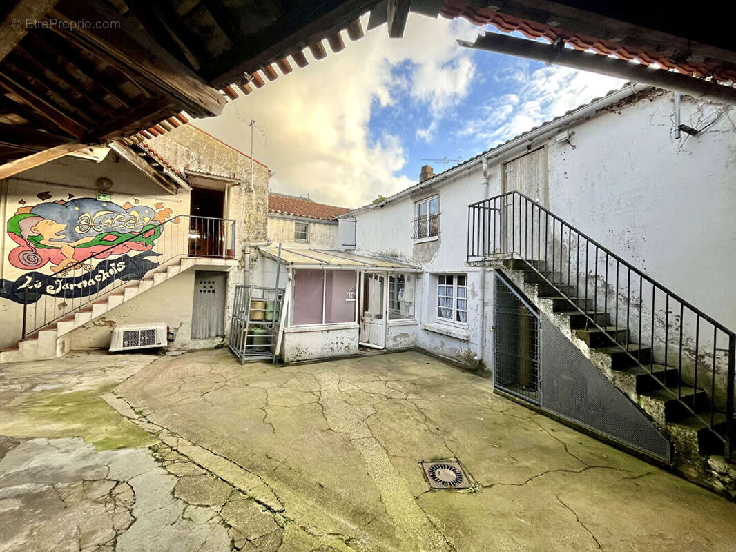 Commerce à LA GARNACHE