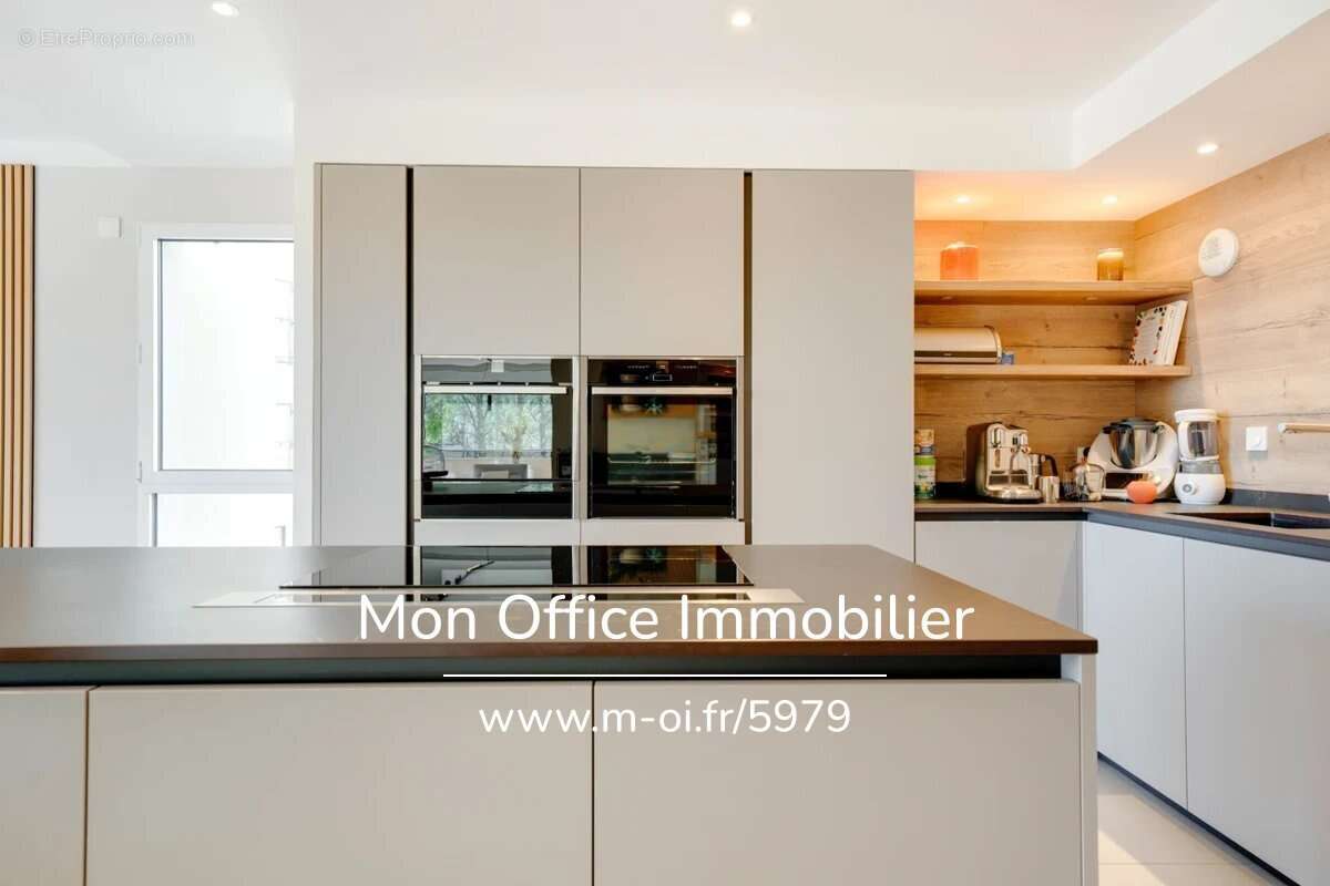 Référence : 5979-JHO. - Appartement 3 pièces de 115 m² avec terrasse de 60 m² à Aix-en-Provence - photo 6