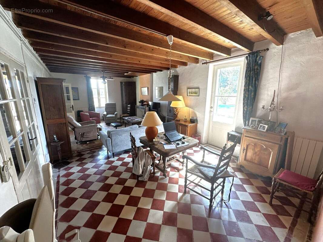 Maison à BOURGOUGNAGUE