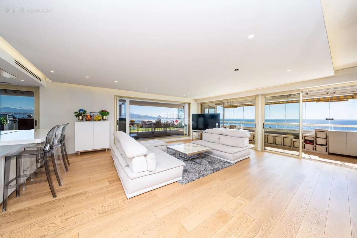 Appartement à VILLENEUVE-LOUBET