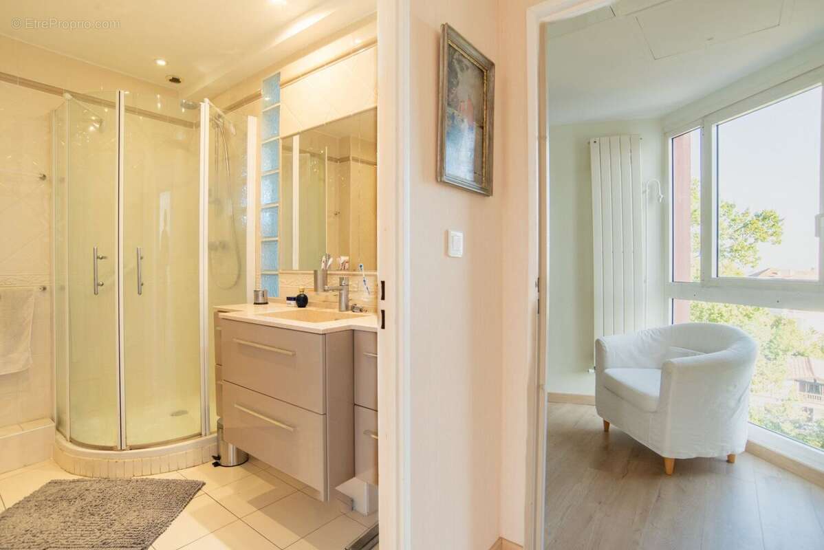 Appartement 6 pièces en dernier étage. - photo 10