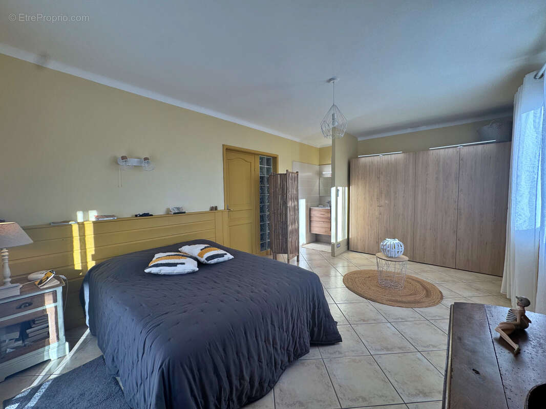 Maison à MONTELIMAR