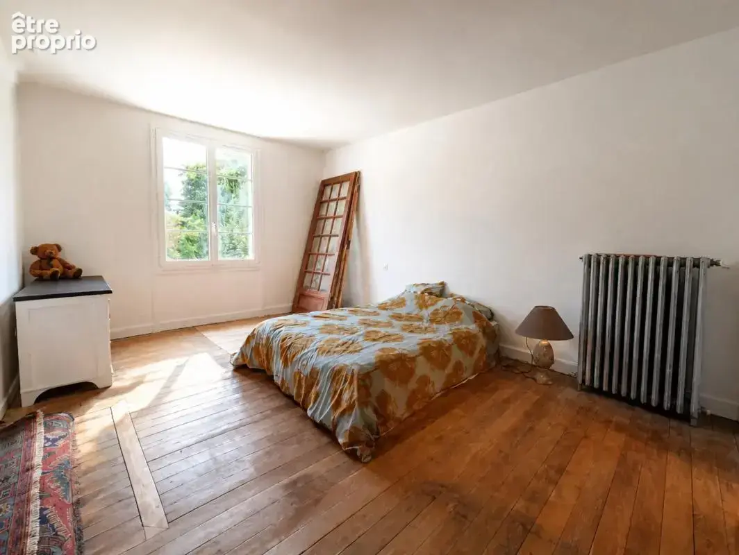 Jonzac – Une demeure unique en cœur de ville - photo 16