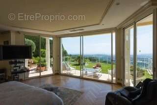 Chambre Parquet - Maison à VALLAURIS