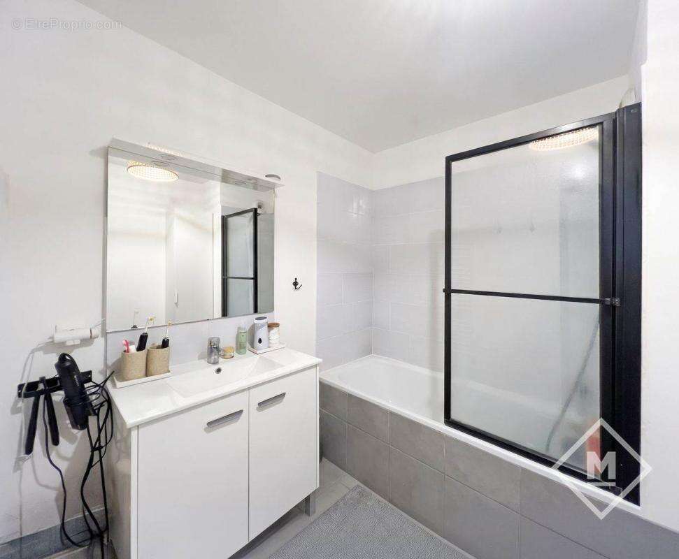 Appartement à MARSEILLE-5E