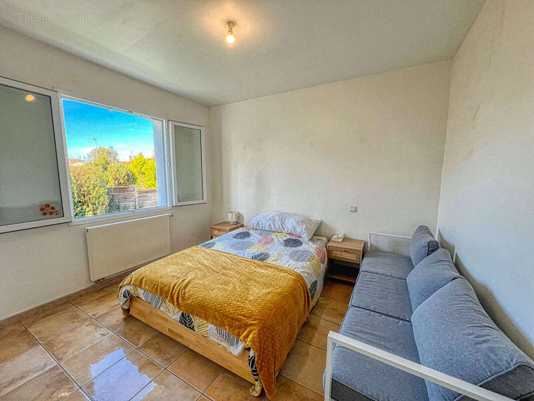 PROCHE COMMERCE - Maison récente de plain-pied de 5 pièces avec garage - photo 6