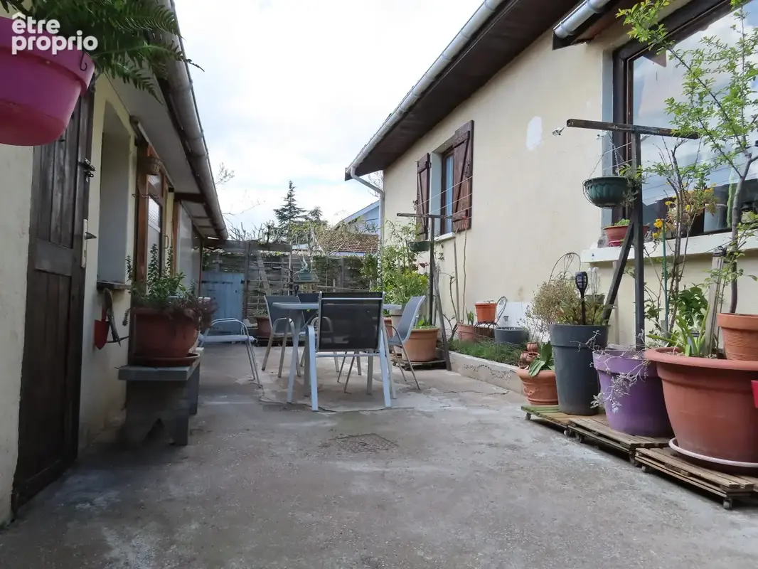 Maison proche du centre Mairie CHARVIEU, - photo 2
