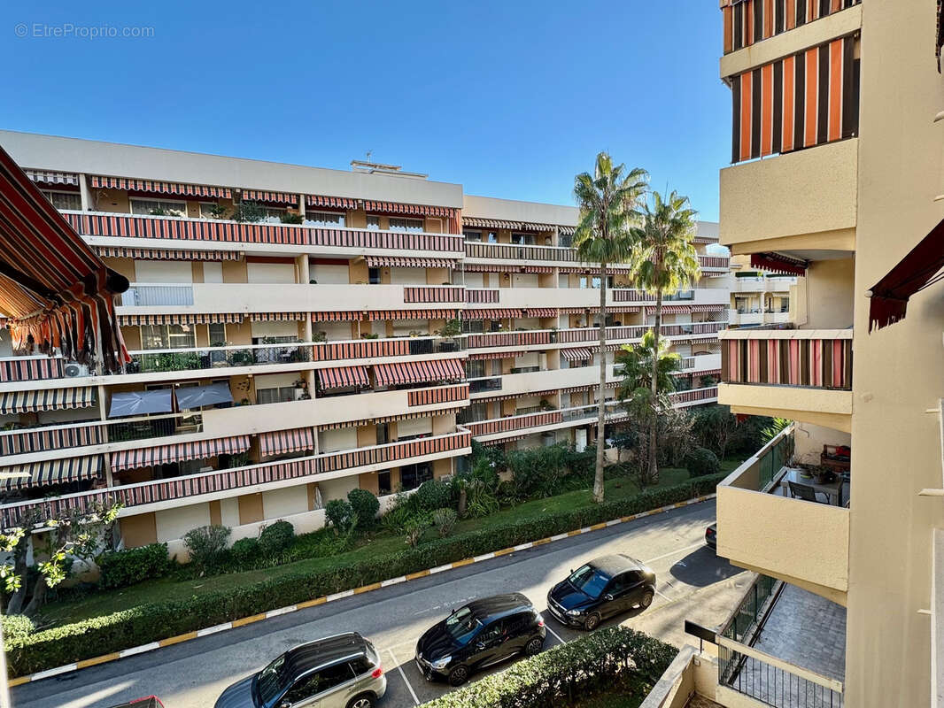 Appartement à VALLAURIS