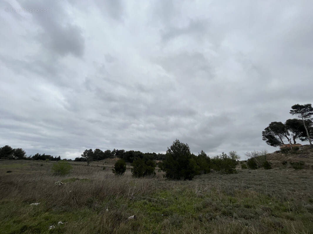 Terrain à LEZIGNAN-CORBIERES