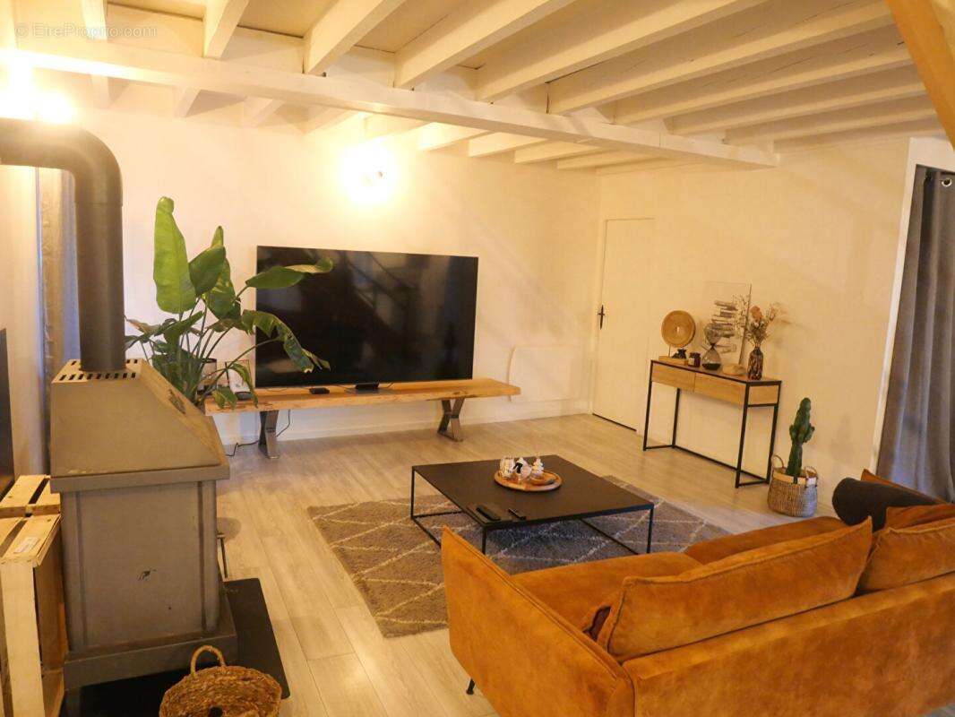 Maison à SAINT-ROMAIN-EN-JAREZ