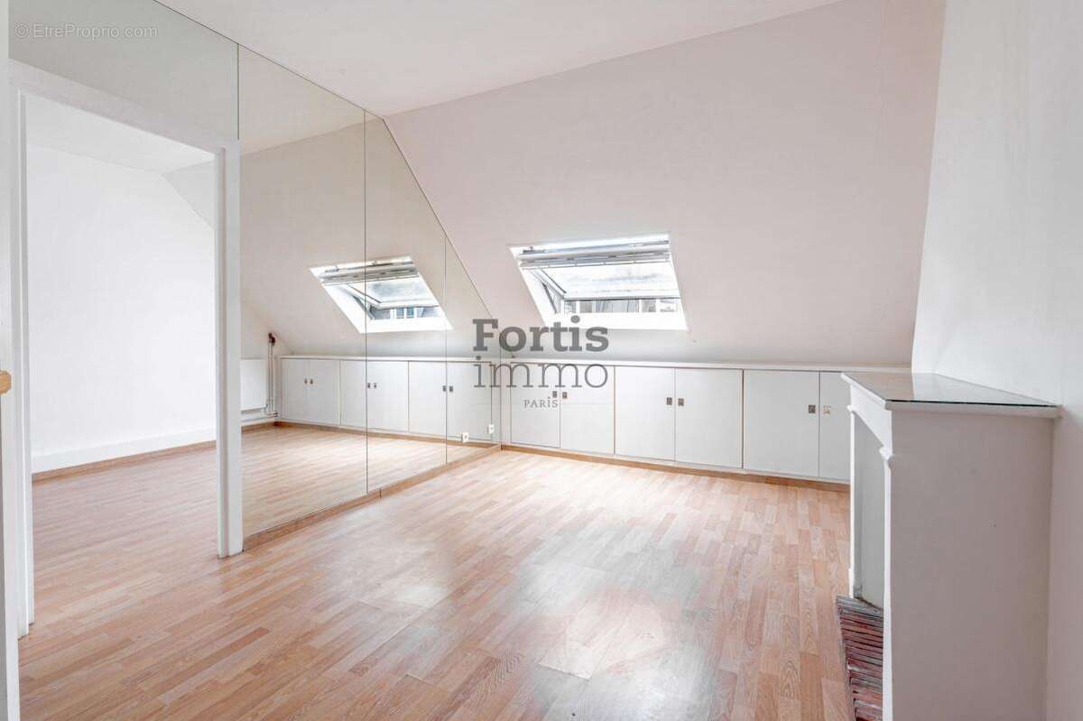 Appartement à PARIS-8E