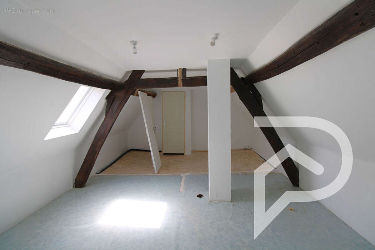 Maison à MAIGNELAY-MONTIGNY