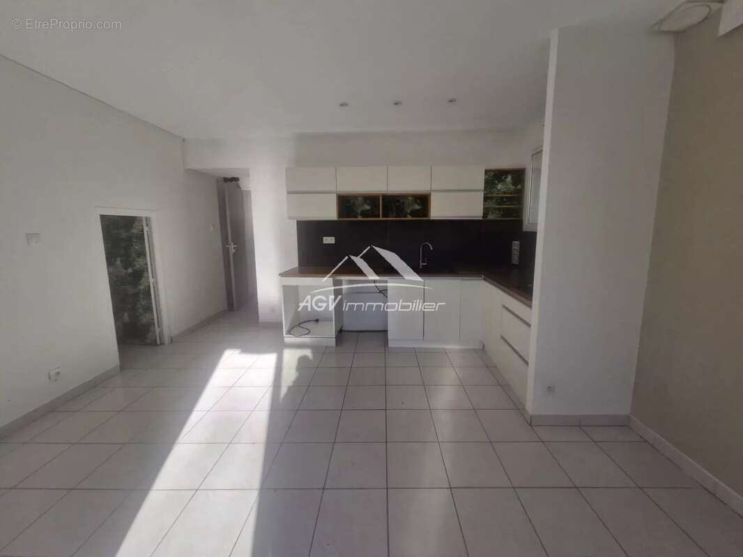 Maison à SAINT-HILAIRE-DE-BRETHMAS