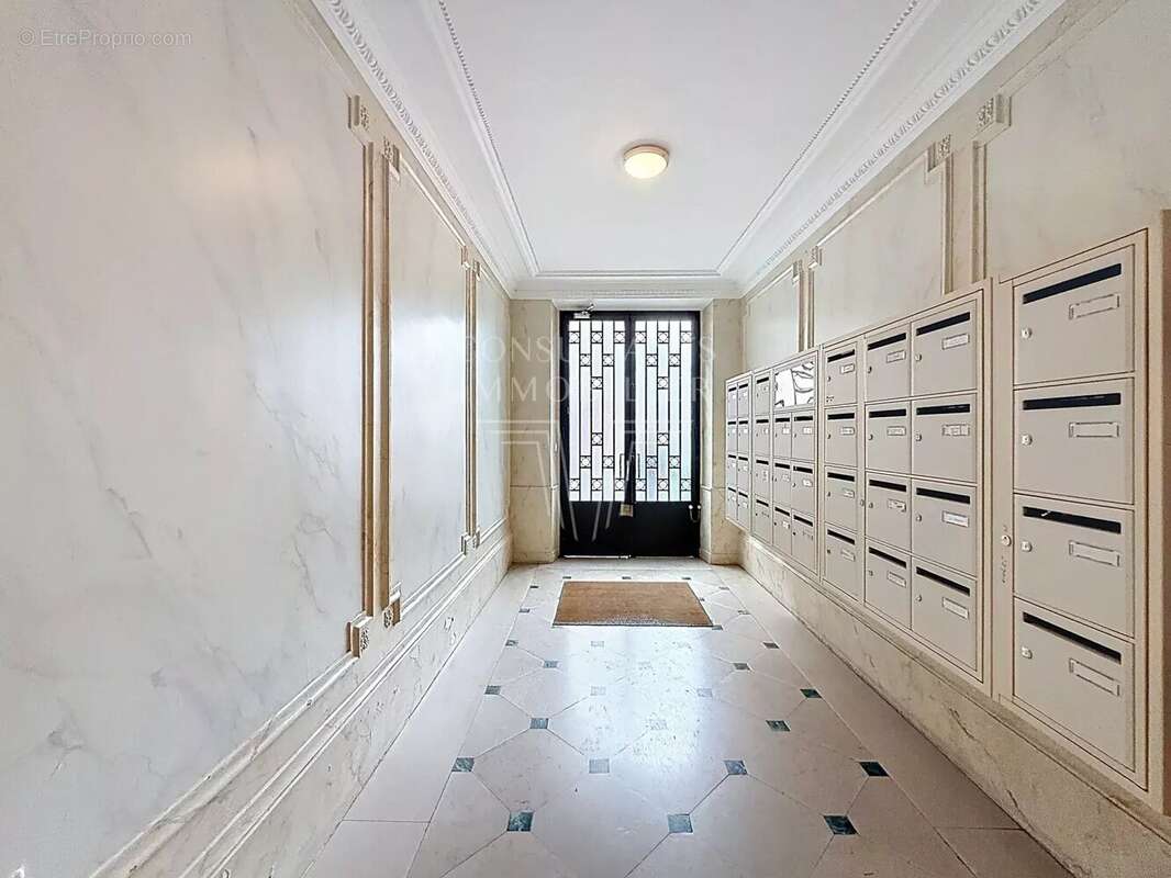 Appartement à PARIS-17E