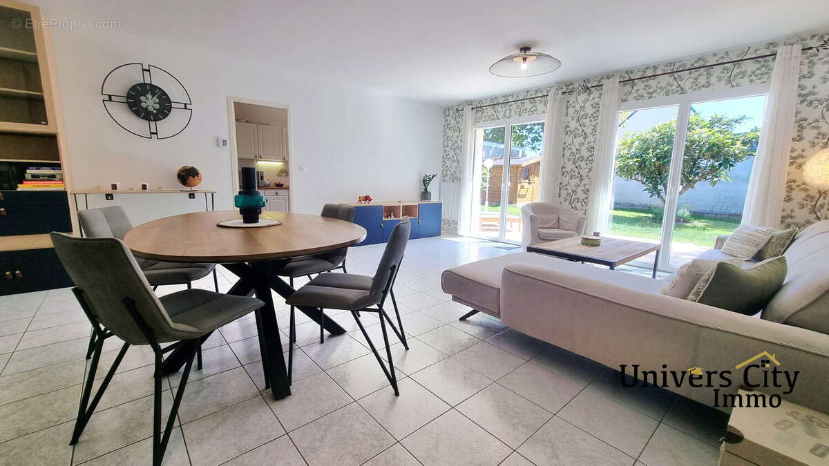 Maison à SAINTE-LUCE-SUR-LOIRE