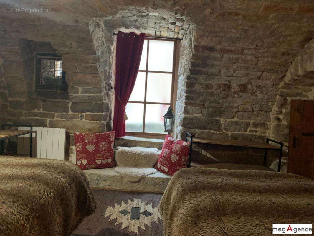 Maison à SAINTE-ENIMIE