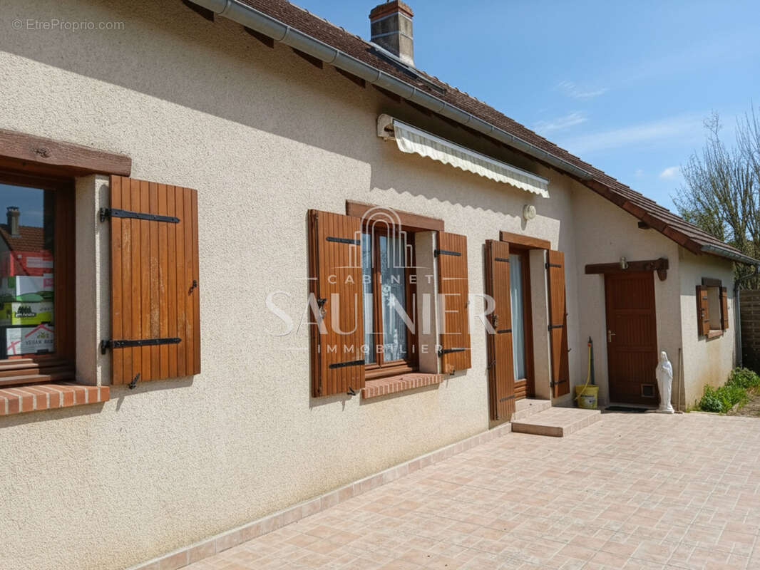 Maison à SAINT-SULPICE-DE-POMMERAY