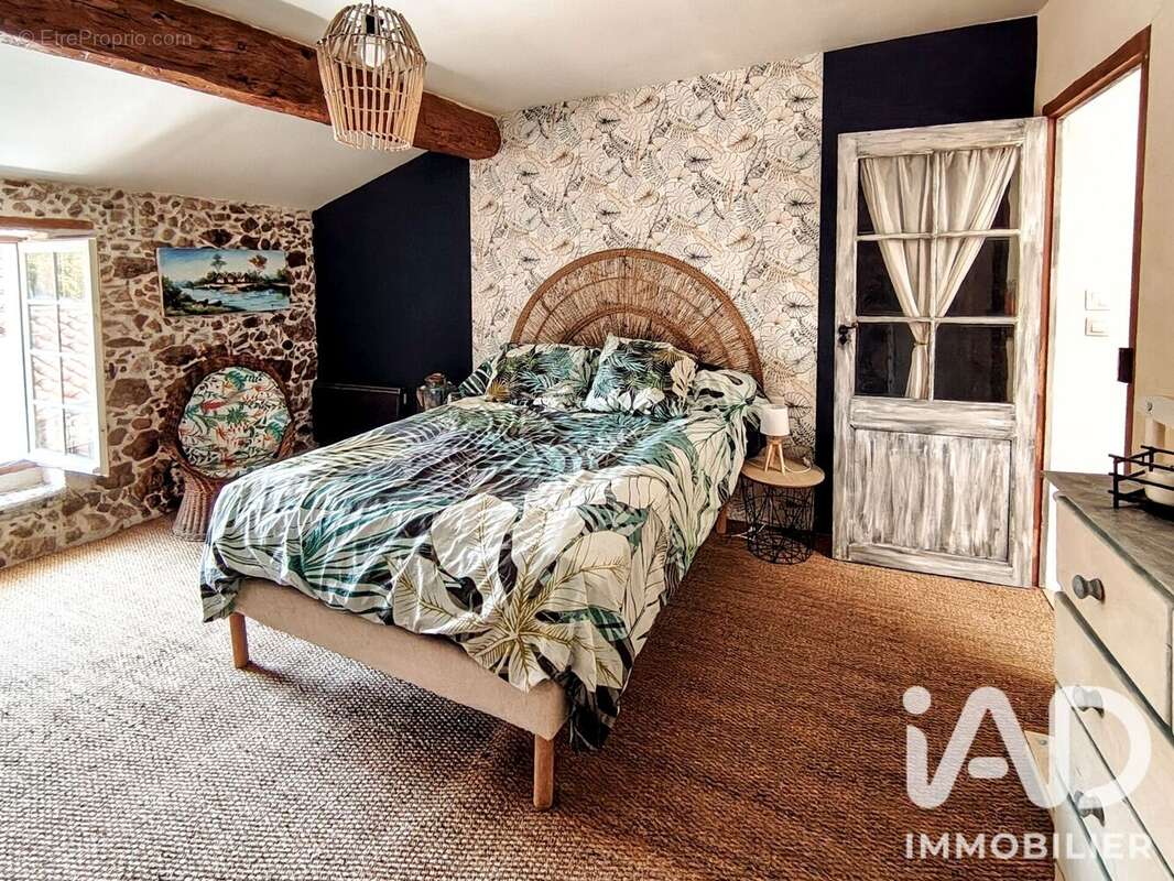 Maison 180 m² à Thezan-Des-Corbieres  - photo 7