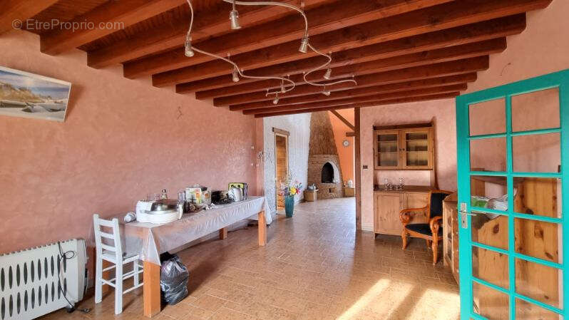 Maison à SAINT-BONNET-DES-QUARTS