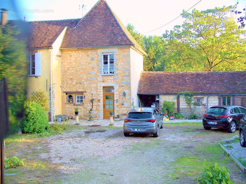 Maison à THORIGNY-SUR-OREUSE
