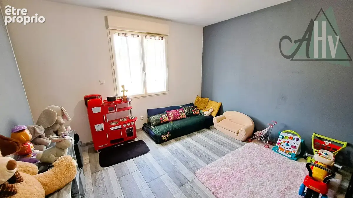 SERGINES - Pavillon récent de plain-pied de 96 m2 avec 2 chambres, étage pré-aménagé et jardin - photo 9