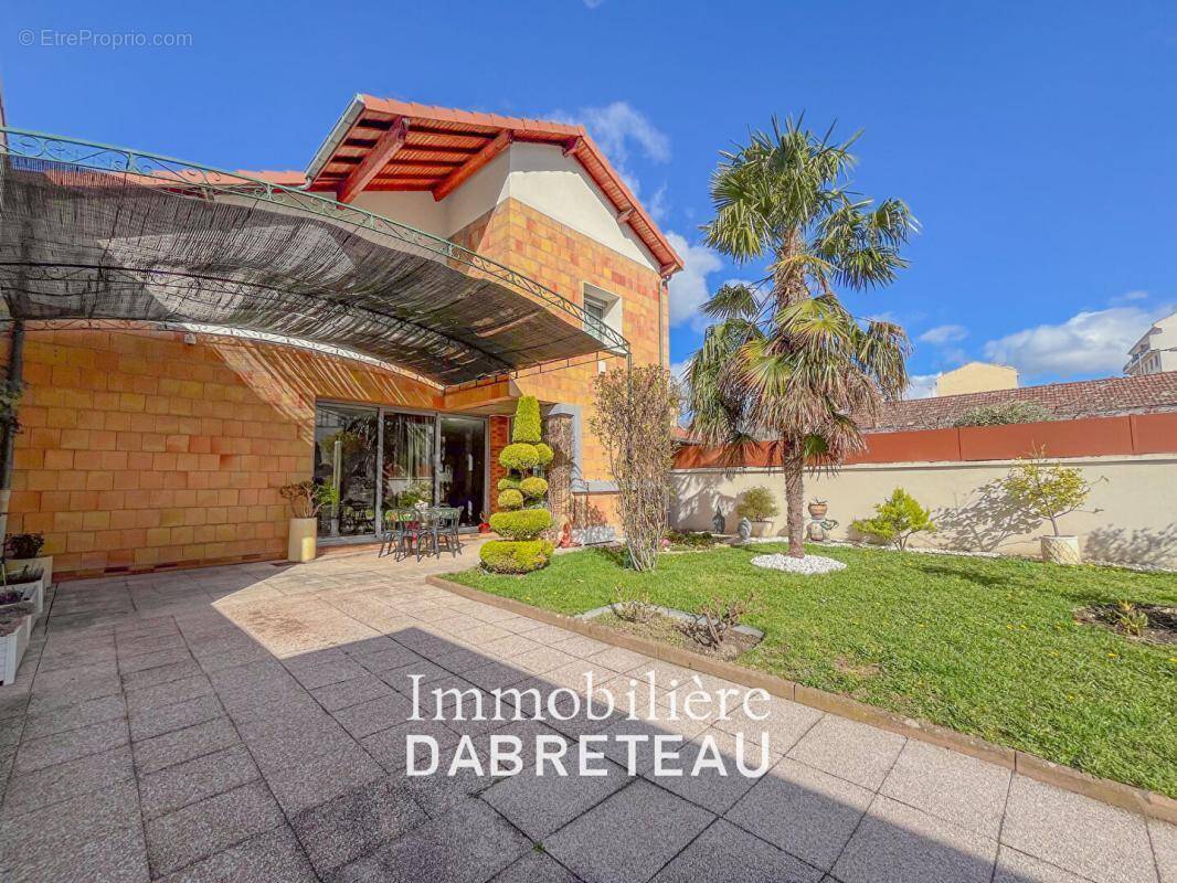 Maison à VILLEURBANNE