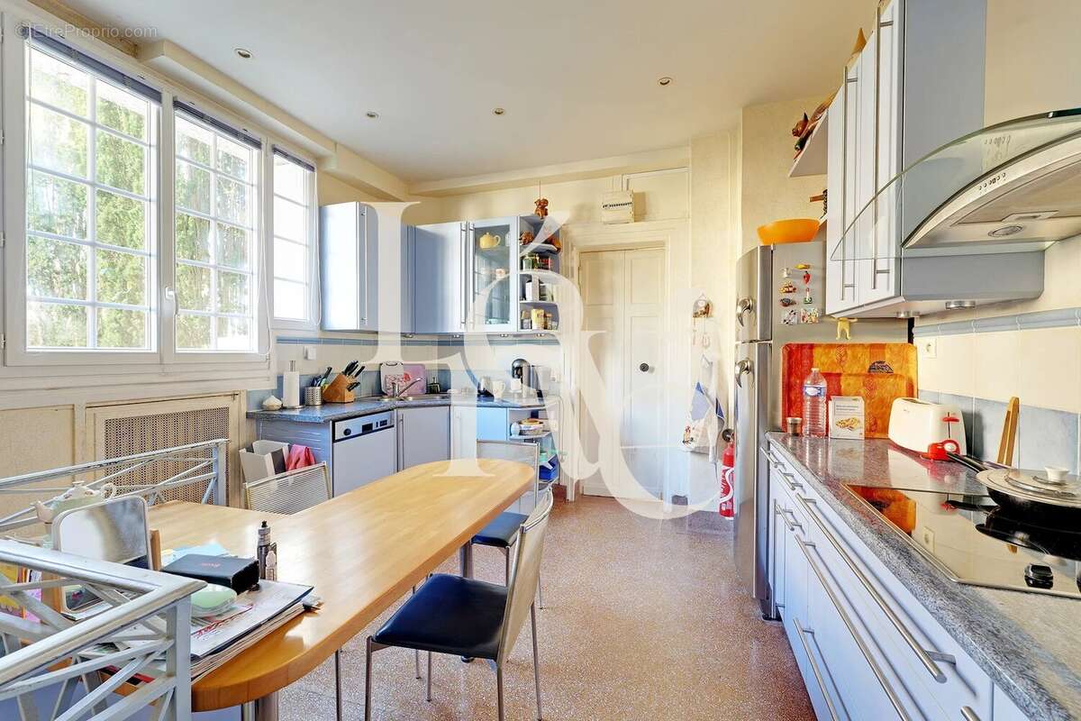Maison à SURESNES