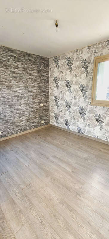 Appartement à ONET-LE-CHATEAU