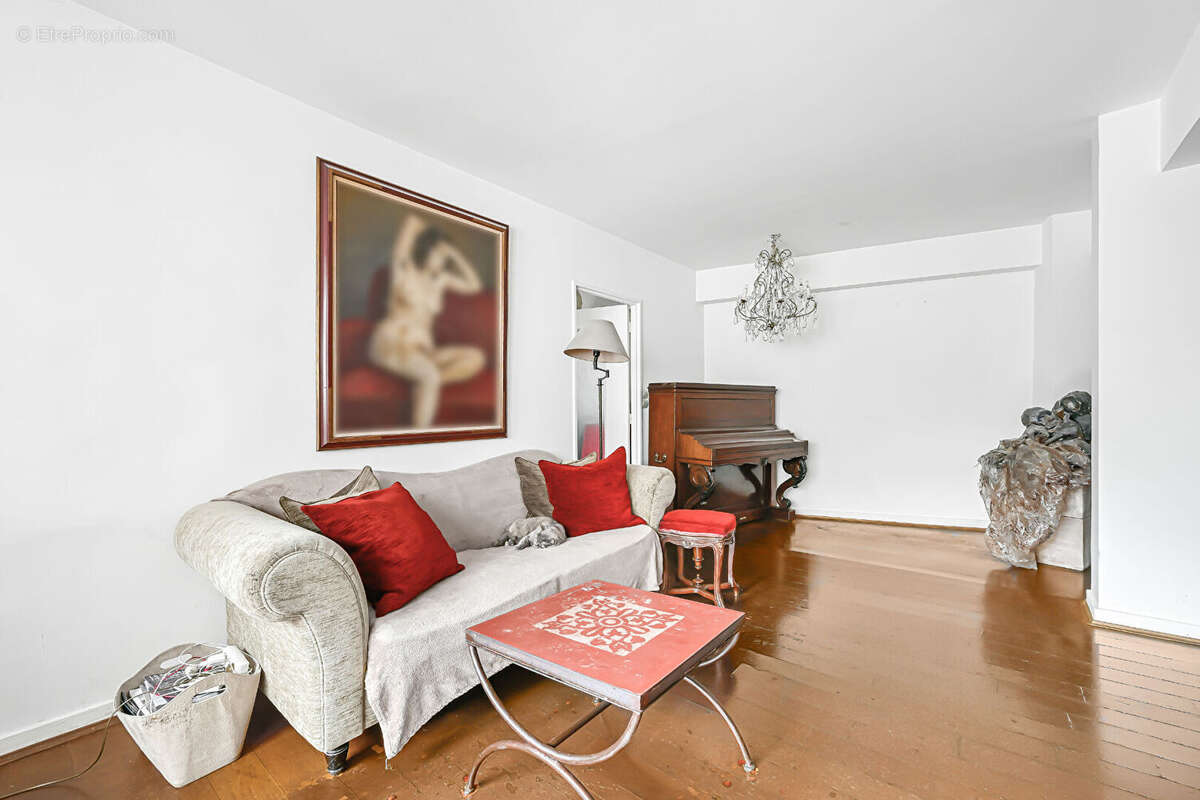 Appartement à PARIS-14E