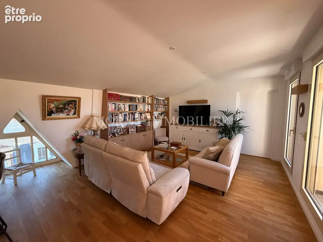 Appartement dernier étage avec deux terrasses - parking privatif et cave - photo 4