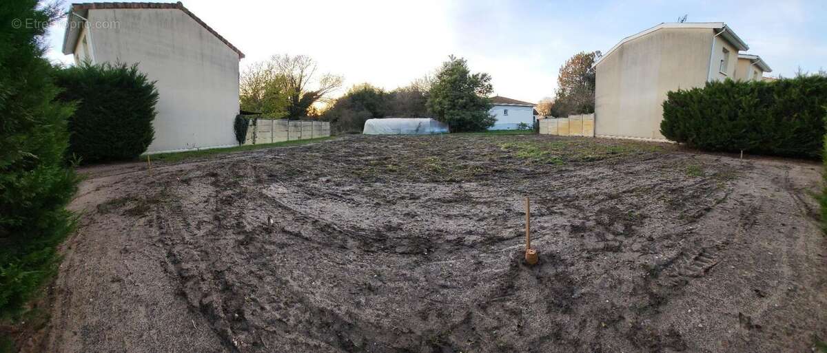 Terrain à BLANQUEFORT