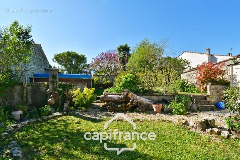 Maison à vendre 6 pièces VARAIZE (17) CHARENTAISE de 136m² avec jardin et garage - photo 6