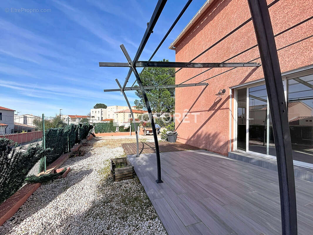 Maison à VILLELONGUE-DELS-MONTS