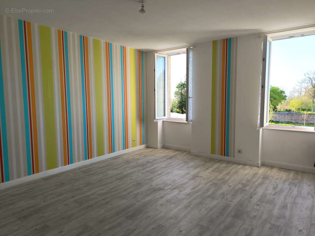 Maison à LONGUES-SUR-MER