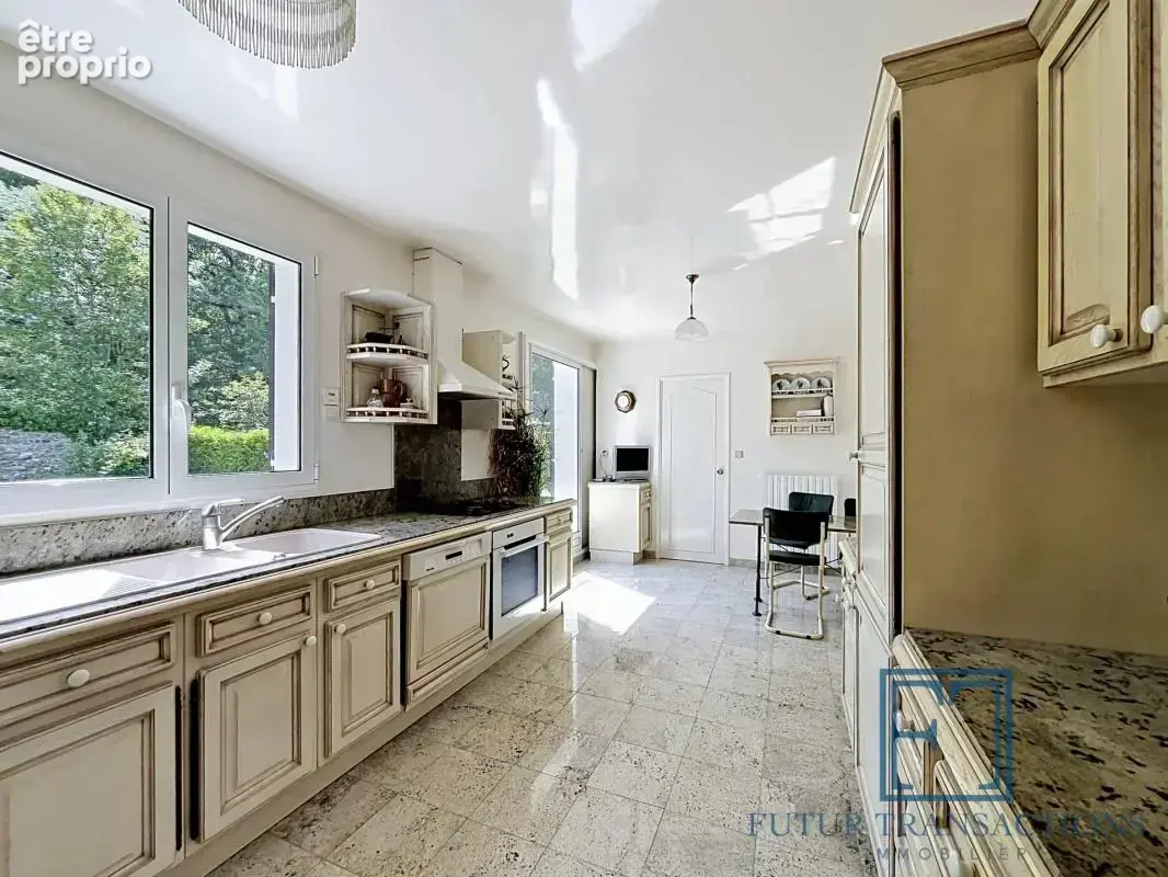 Maison 200 m² Voisins-le-Bretonneux - photo 10